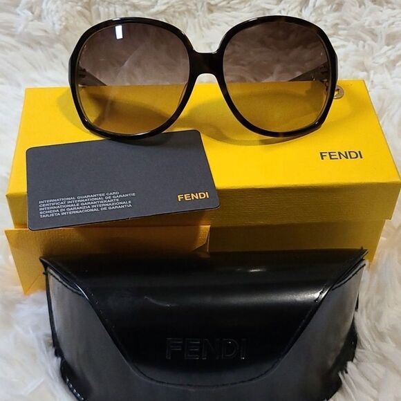 💯 Authentic Fendi Sunglasses 🍀 - Picture 1 of 13